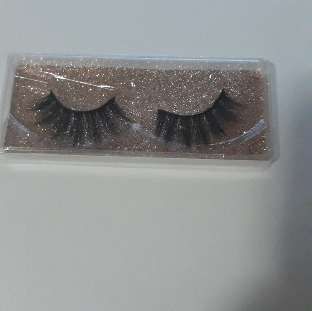 Eyelashes - Picture 6 of 7